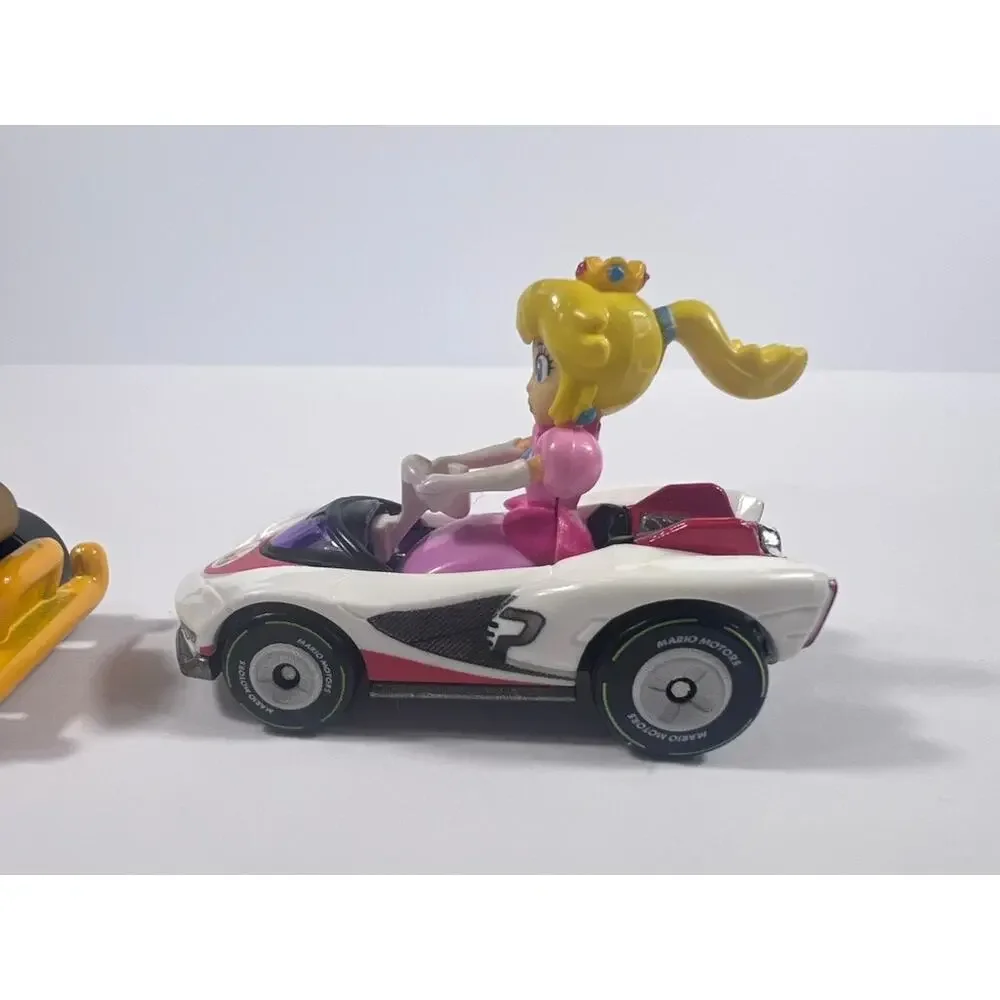 Hot Wheels Mario Kart Lot - Luigi, Diddy Kong & Princess Peach Die-Cast Cars